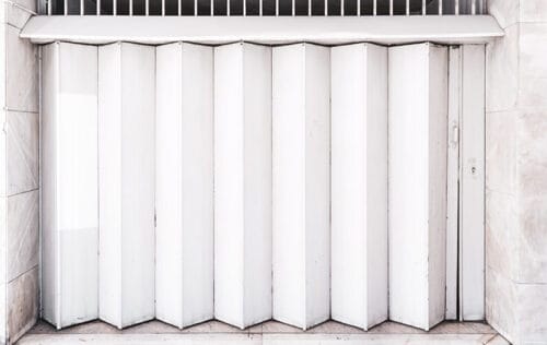 como instalar porta sanfonada